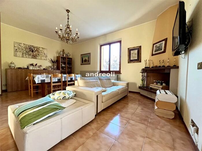 Casa con 12 locali in vendita in Cupramontana