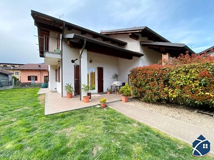 Casa quadrilocale in vendita in Inverso Pinasca Via XXV Aprile, Inverso Pinasca