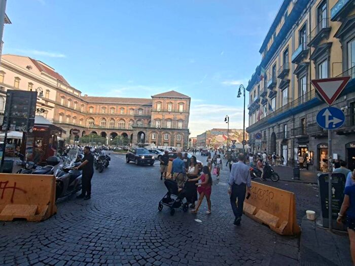 Appartamento bilocale in affitto in Piazza del Plebiscito, Monte di Dio, Napoli