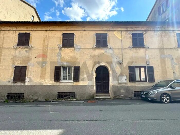 Appartamento con 6 locali in vendita in Via Roma, Busalla