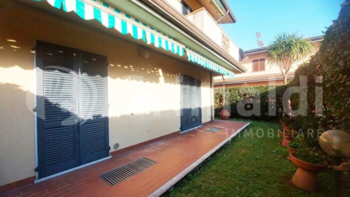 Casa con 5 locali in vendita in Via San Leonardo, Massa