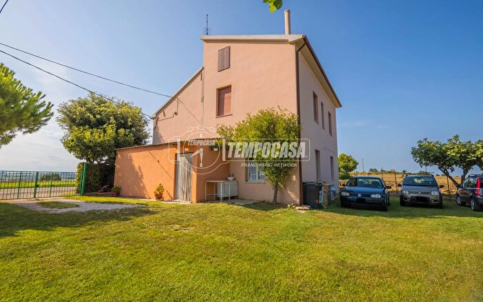 Casa con 6 locali in vendita in Strada Torre Campetto, Senigallia