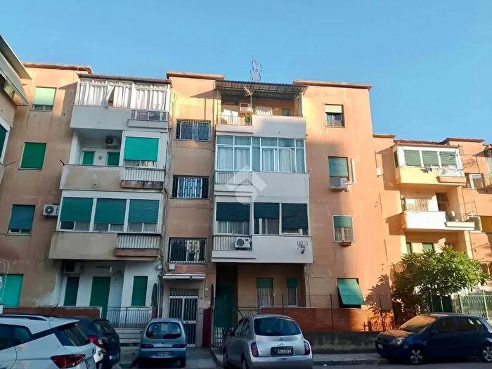 Appartamento trilocale in vendita in Via Achille Mapelli, Palermo