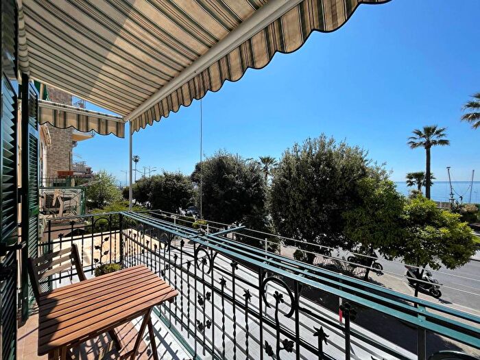 Appartamento trilocale in affitto in Via Dino Campana, Centro, Varazze