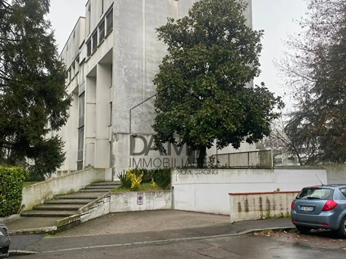 Appartamento trilocale in vendita in Via Passo di Badignana, Parma