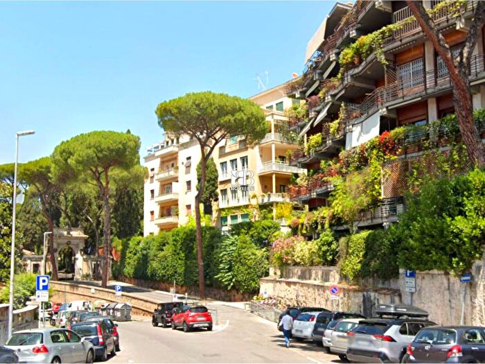 Appartamento trilocale in affitto in Via di San Valentino, Euclide, Roma