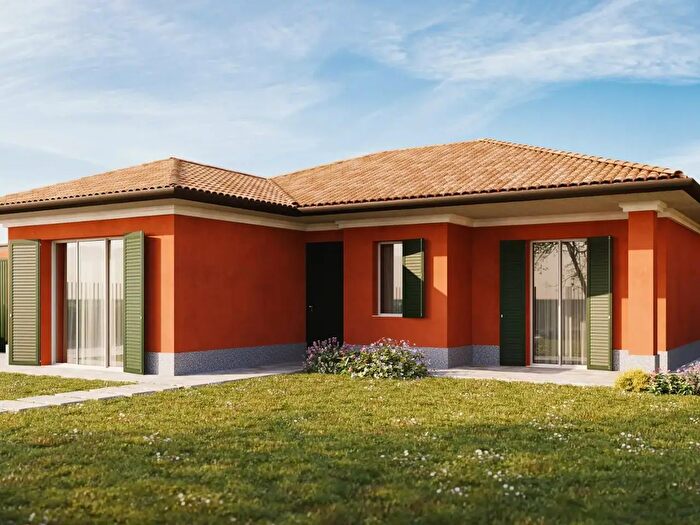 Casa quadrilocale in vendita in Strada Valle, Voghera
