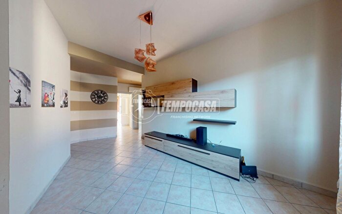 Appartamento trilocale in vendita in Via Pietrino Belli, Alba