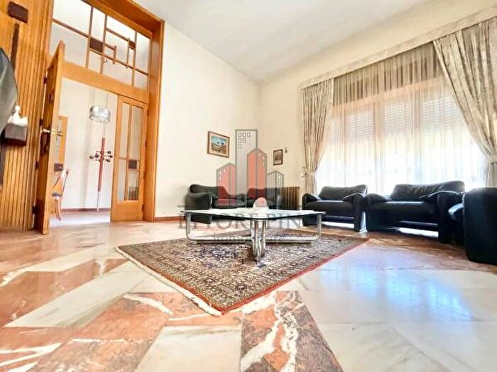 Casa con 6 locali in vendita in Casarano