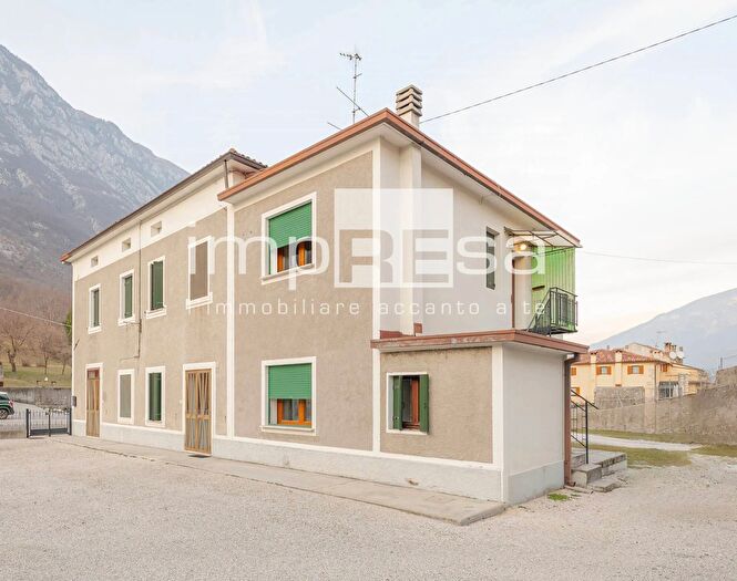 Casa con 9 locali in vendita in Via Nove Alto, Vittorio Veneto
