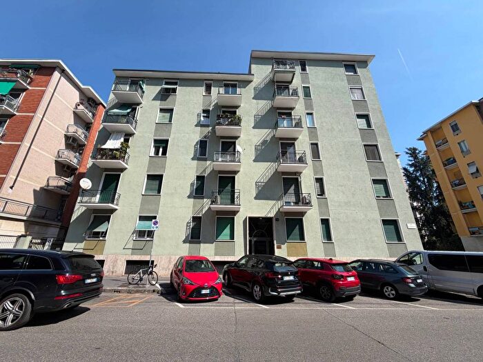 Appartamento bilocale in affitto in Via dei Tulipani, Giambellino, Milano