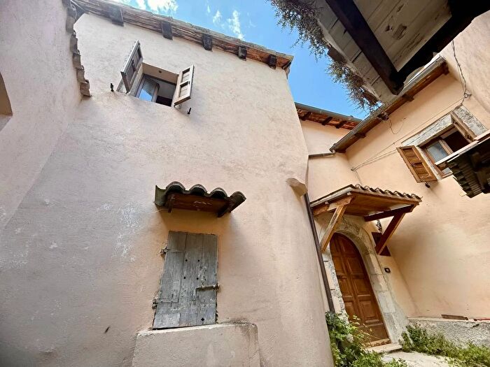 Appartamento con 5 locali in vendita in Frazione Rocchetta Cerreto di Spoleto, Cerreto Di Spoleto