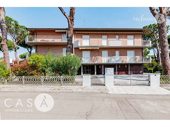 Appartamento trilocale in vendita in Via Canova, Cervia