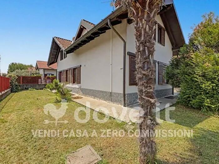 Casa con 6 locali in vendita in Via Giuseppe Verdi, Ferno