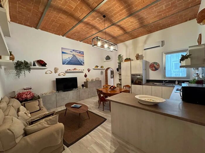 Appartamento quadrilocale in vendita in Via Diaz, Cecina