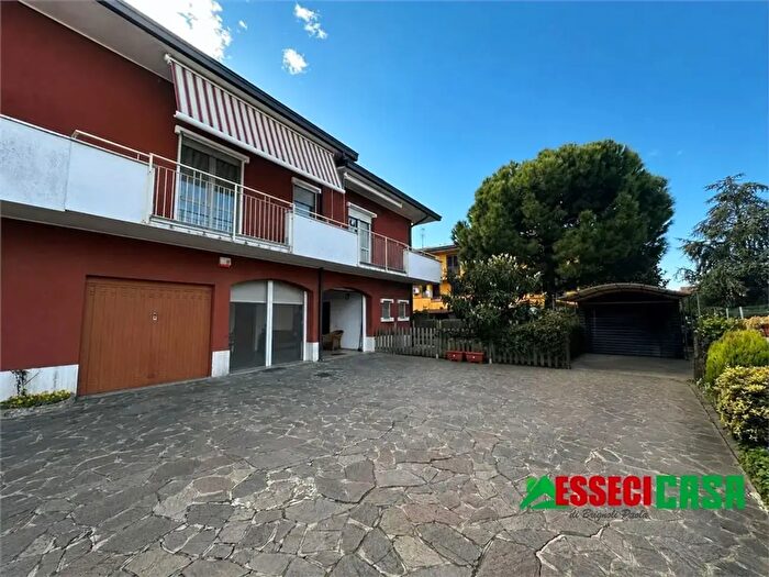 Casa con 6 locali in vendita in Via GAdami, Arzago D'Adda