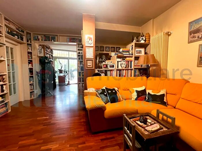 Appartamento con 6 locali in vendita in Bologna
