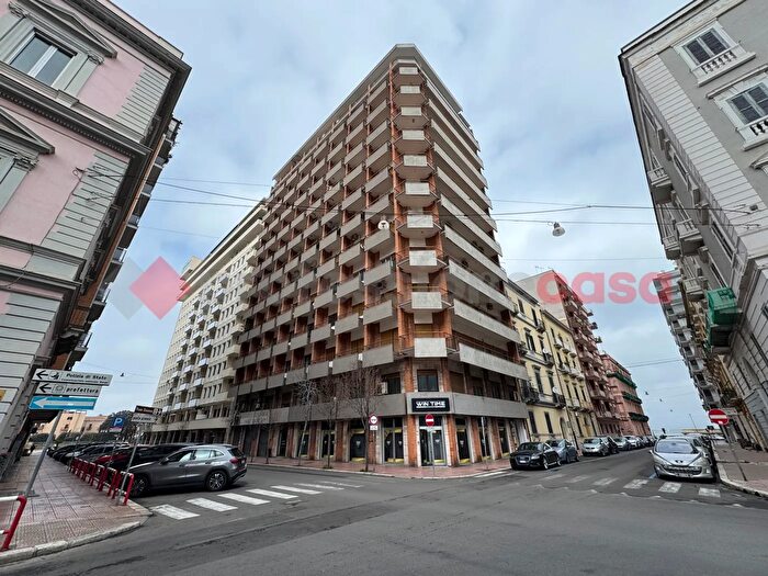 Appartamento con 6 locali in vendita in Corso Umberto, Taranto