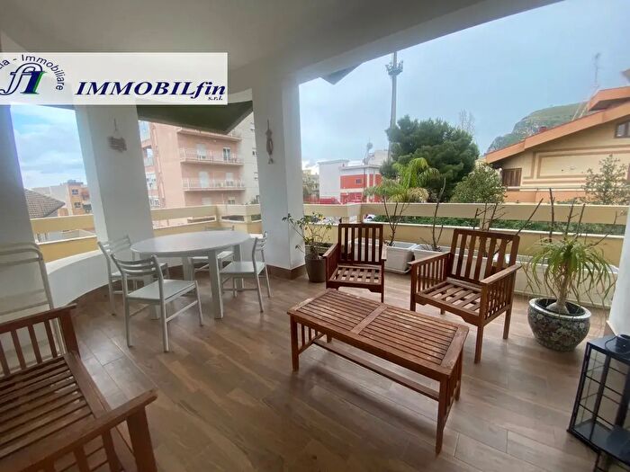 Appartamento con 6 locali in vendita in Via delle Alpi, Villabate