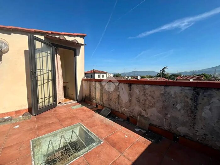 Casa con 8 locali in vendita in Via Pistoiese, Campi Bisenzio