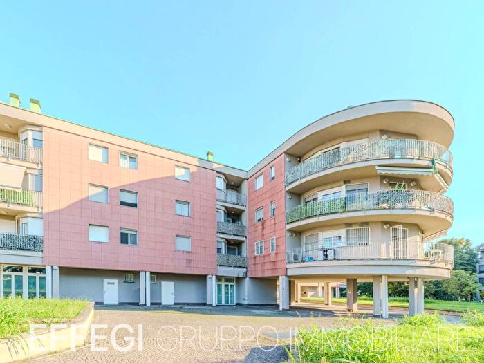 Appartamento trilocale in vendita in Piazza dei Popoli, Centro, Pioltello