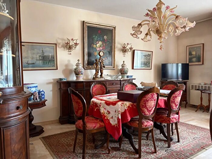 Appartamento trilocale in vendita in Corso del Popolo, Venezia