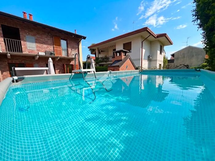 Casa con 5 locali in vendita in Via Achille Locatelli, Seregno