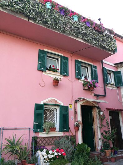 Casa con 9 locali in vendita in Fosdinovo