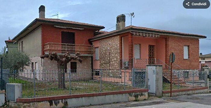 Appartamento trilocale in affitto in Via Giosuè Carducci, Appignano