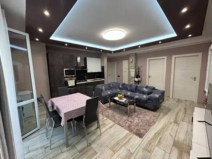 Appartamento con 5 locali in vendita in Via Marengo, Alessandria