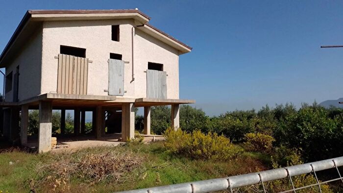 Casa con 7 locali in vendita in Via Aldo Moro Carini, Carini