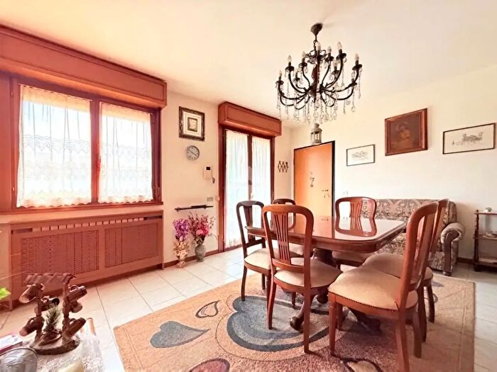 Appartamento trilocale in vendita in Via Repubblica, Bollate