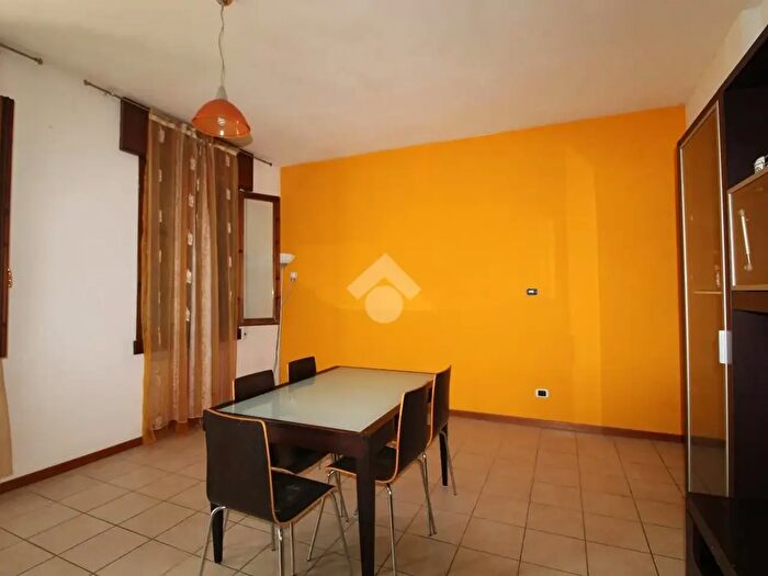Appartamento trilocale in vendita in Via IV Novembre, Dueville