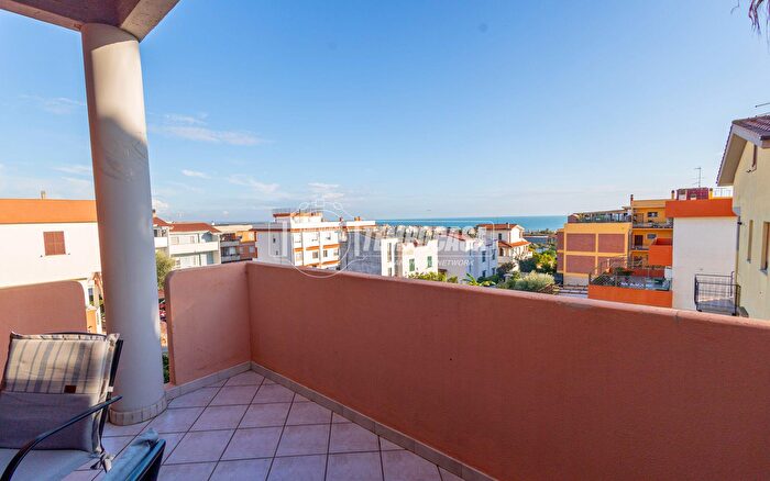 Appartamento trilocale in vendita in Via dei Fiori, Santa Marinella