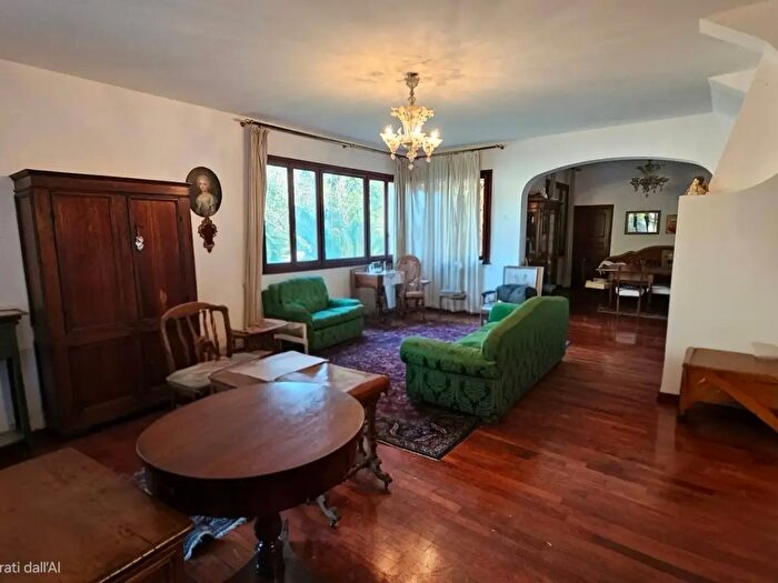 Casa con 9 locali in vendita in Via Alberto Salietti, Ravenna