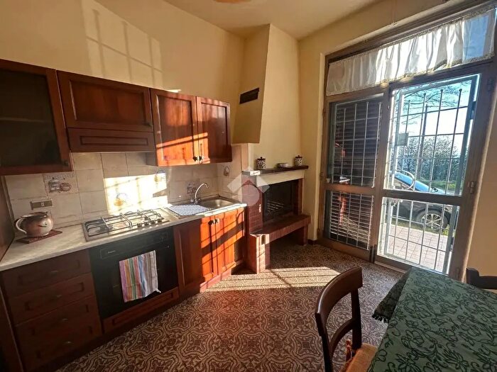Appartamento trilocale in vendita in Via delle Lame, Villa Basilica