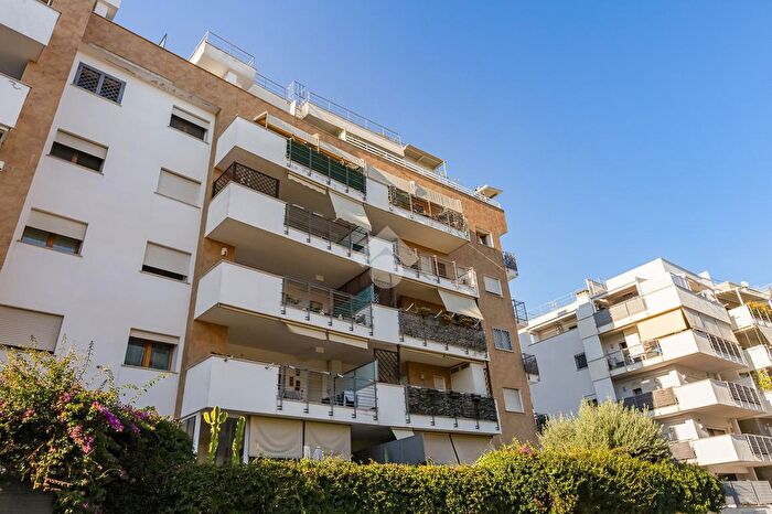 Appartamento bilocale in vendita in Via Filippo Cremonesi, Roma