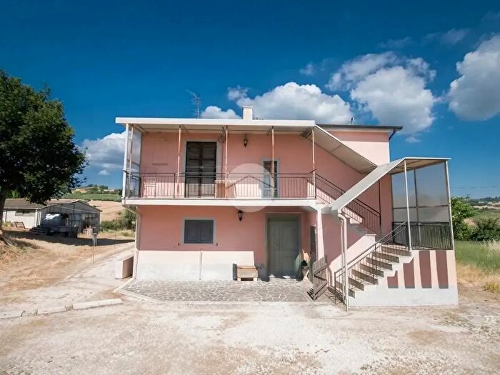 Casa con 6 locali in vendita in Contrada Monterone, Atri