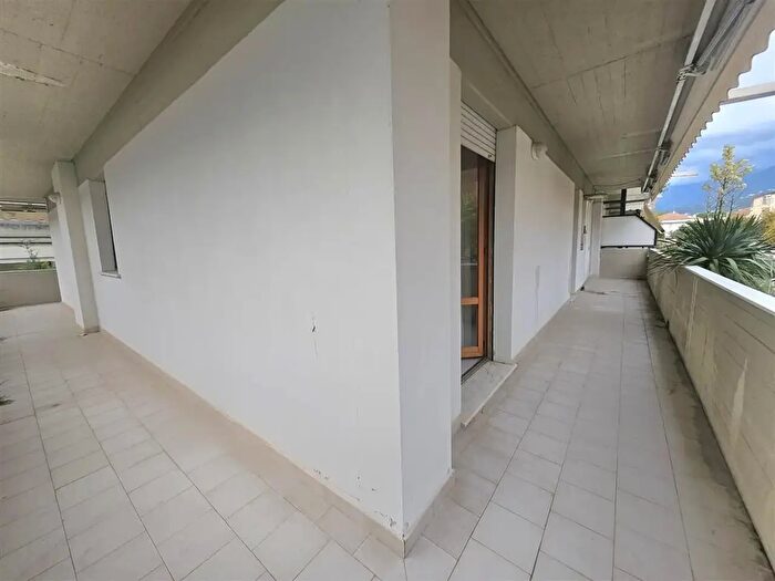 Appartamento con 6 locali in vendita in Massa
