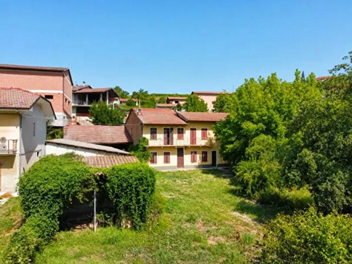 Casa con 6 locali in vendita in Frazione Tre Rivi, Monteu Roero