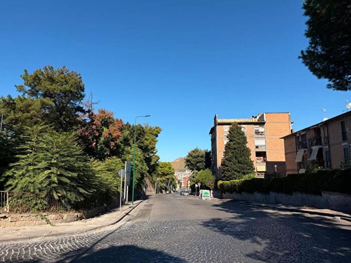 Appartamento quadrilocale in affitto in Via Piave, Soccavo, Napoli