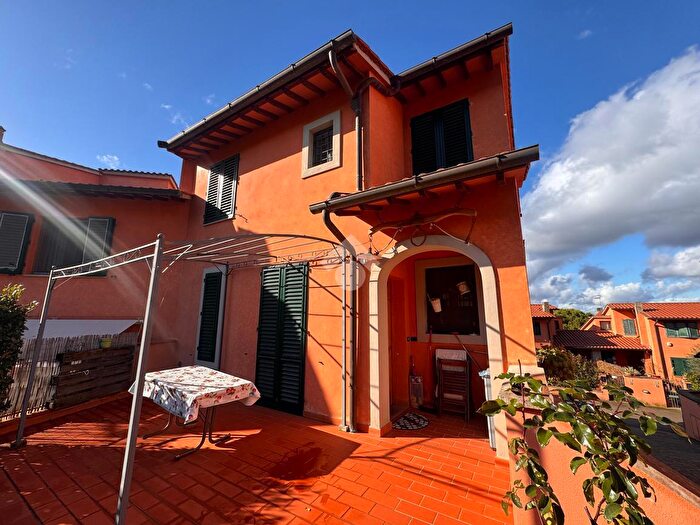 Casa quadrilocale in vendita in Via Pio La Torre, Greve In Chianti