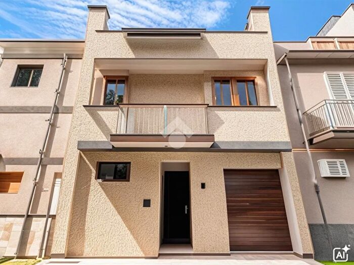 Casa con 6 locali in vendita in Via Faro Pizzoli, Cinisi