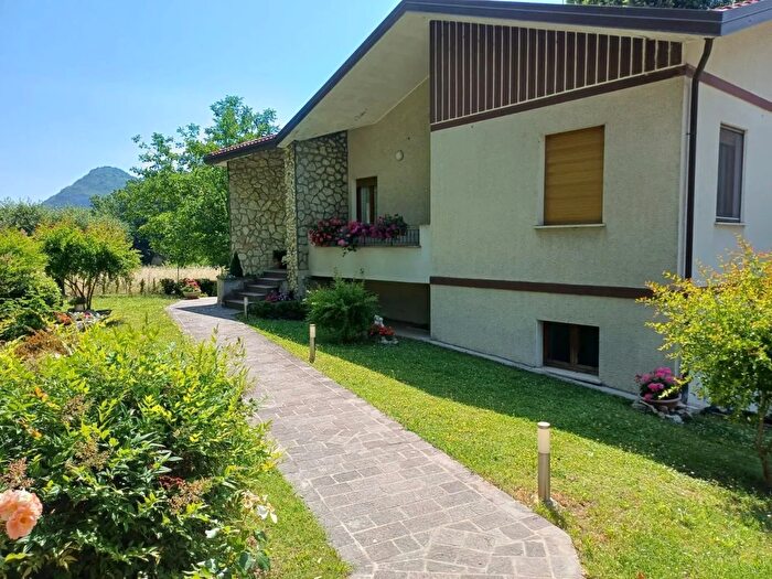 Casa in vendita in Novafeltria Rn, Novafeltria