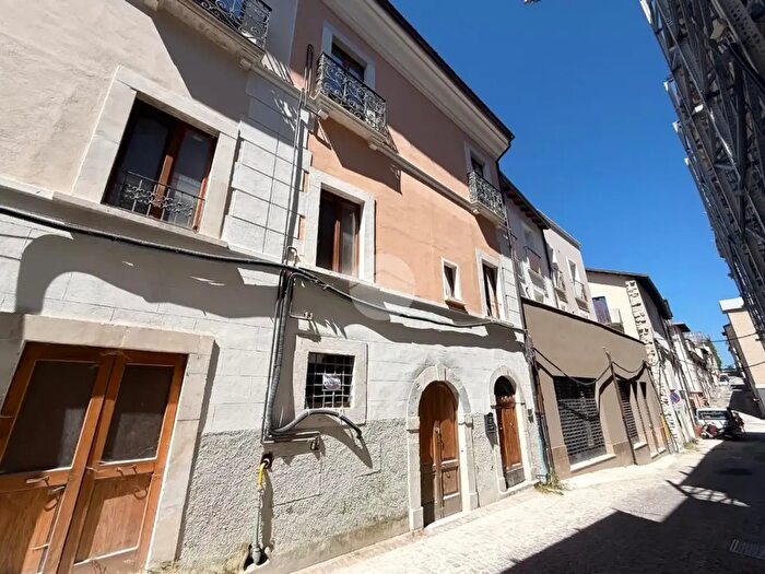 Appartamento trilocale in vendita in Via Sassa, L'Aquila