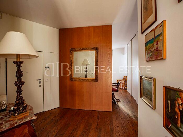 Appartamento trilocale in affitto in Via Eugenio Vaina, Quadronno Crocetta, Milano