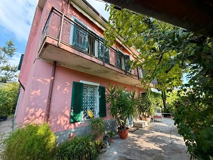Casa con 10 locali in vendita in Ia Giovanni Pascoli, Carrara