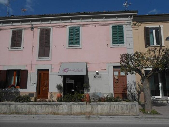 Appartamento con 6 locali in vendita in Piazza Matteotti, Maiolati Spontini