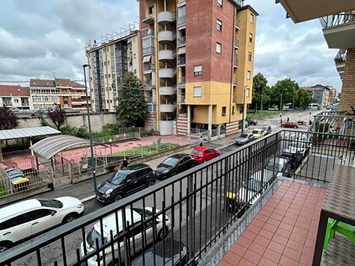 Appartamento trilocale in affitto in Via Val Lagarina, Pozzo Strada, Torino