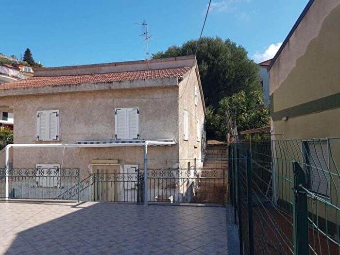 Casa quadrilocale in vendita in Via delle Ginestre SNC, Ascea